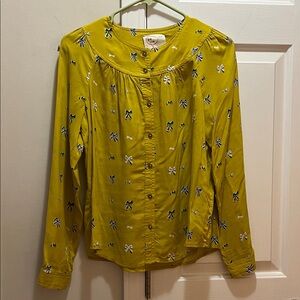 Anthropologie 26/52 light olive color blouse top with Bow Pattern sz 0 EX guc